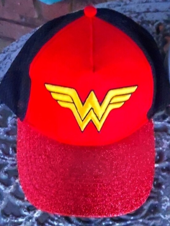 DC Comics Accessories - DC COMICS "Wonder Woman" 💥💫💥Trucker Hat (Red, Black & Gold)